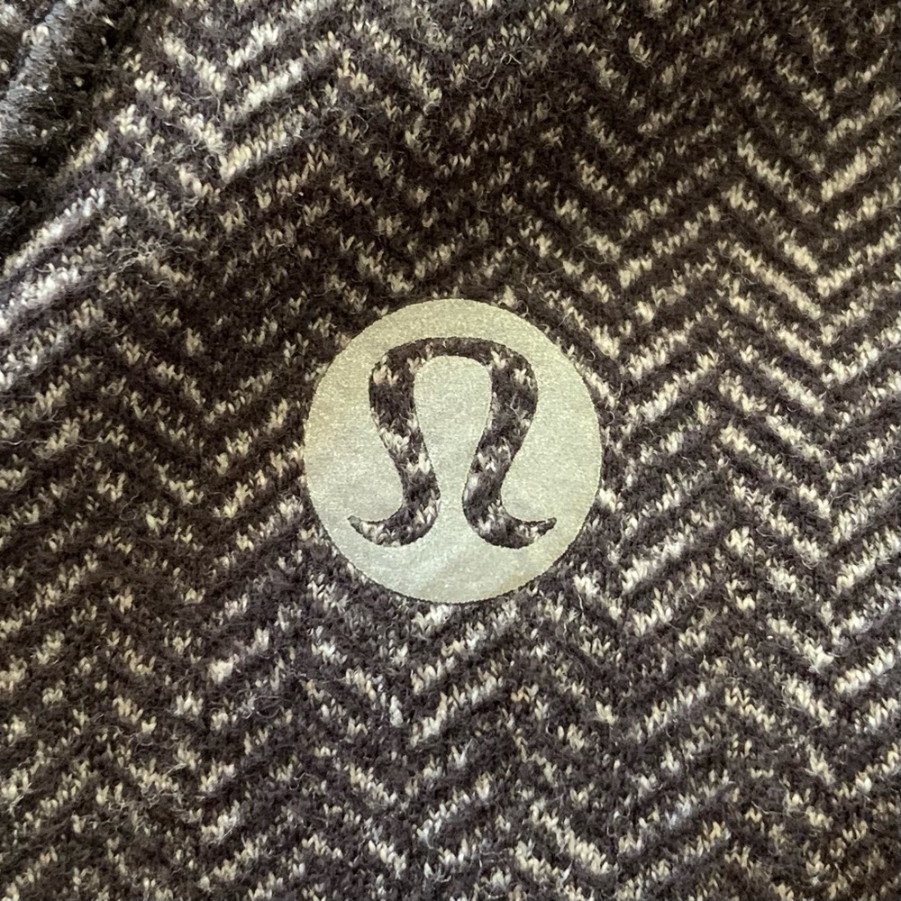 Lululemon Daily Practice Jacket
Heathered Herringbone Heathered Black - Picture 12 of 12